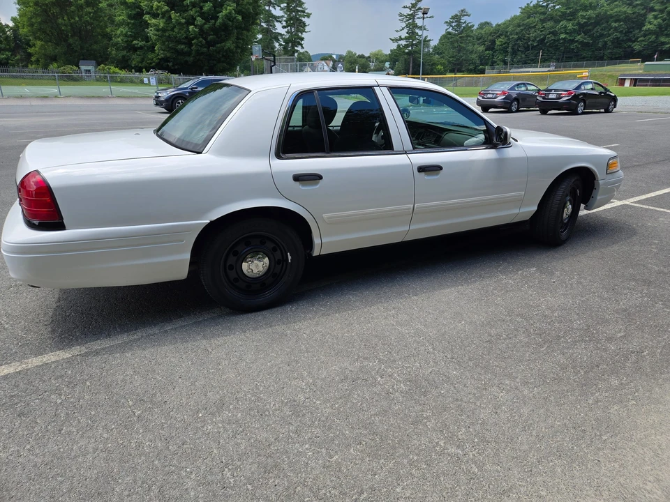 2011 Ford Crown Victoria - Image 5 of 31