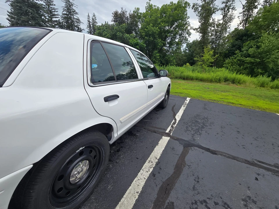 2011 Ford Crown Victoria - Image 25 of 31