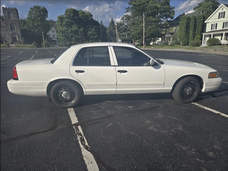 2011 Ford Crown Victoria - Image 4 of 31