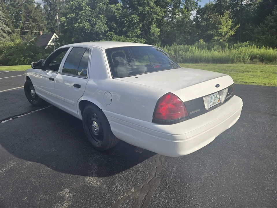 2011 Ford Crown Victoria - Image 12 of 31