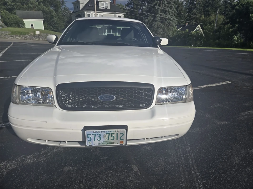 2011 Ford Crown Victoria - Image 2 of 31
