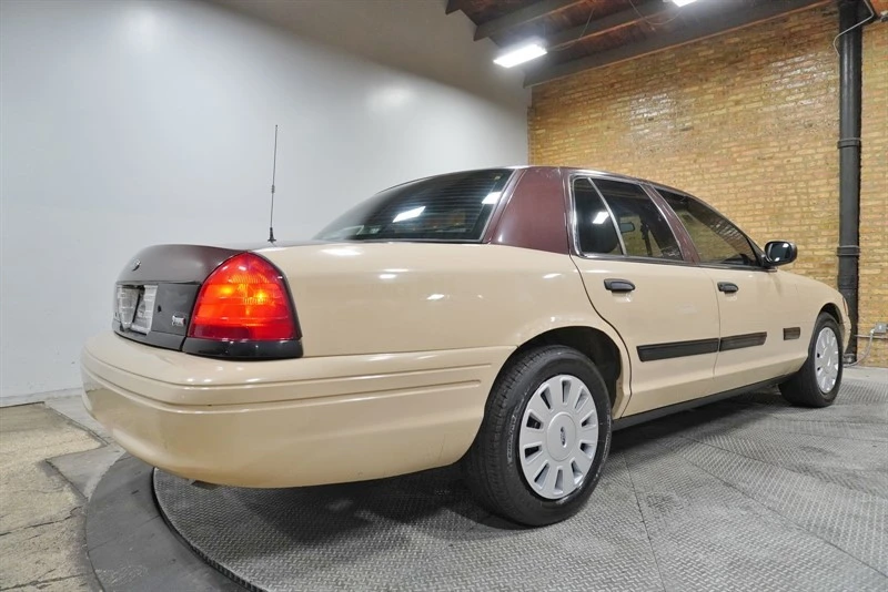 2011 Ford Crown Victoria - Image 10 of 12