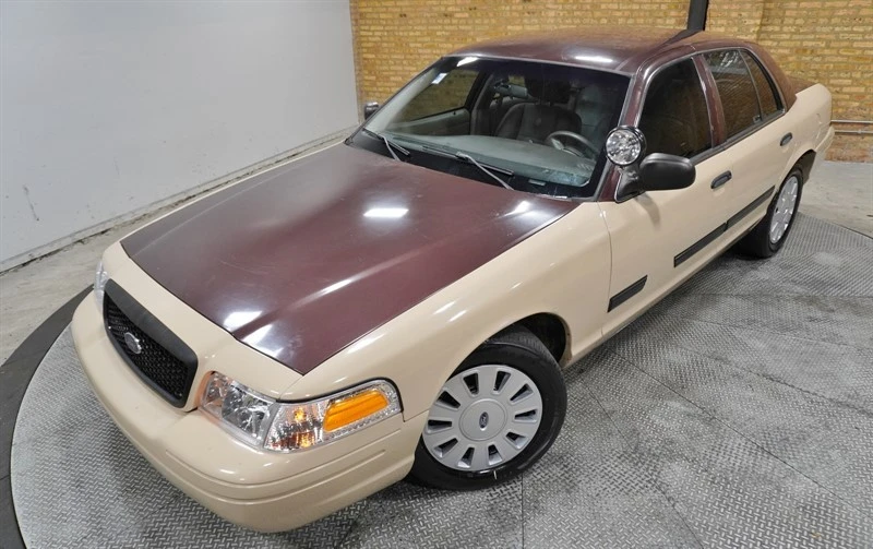 2011 Ford Crown Victoria - Image 2 of 12