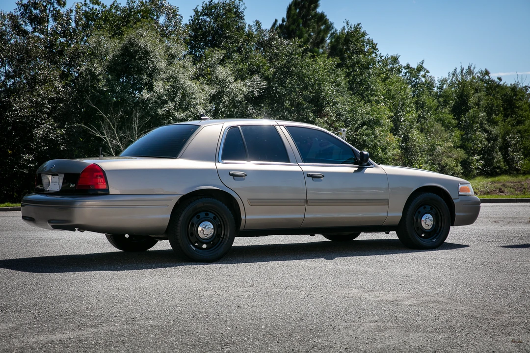2011 Ford Crown Victoria - Image 10 of 31
