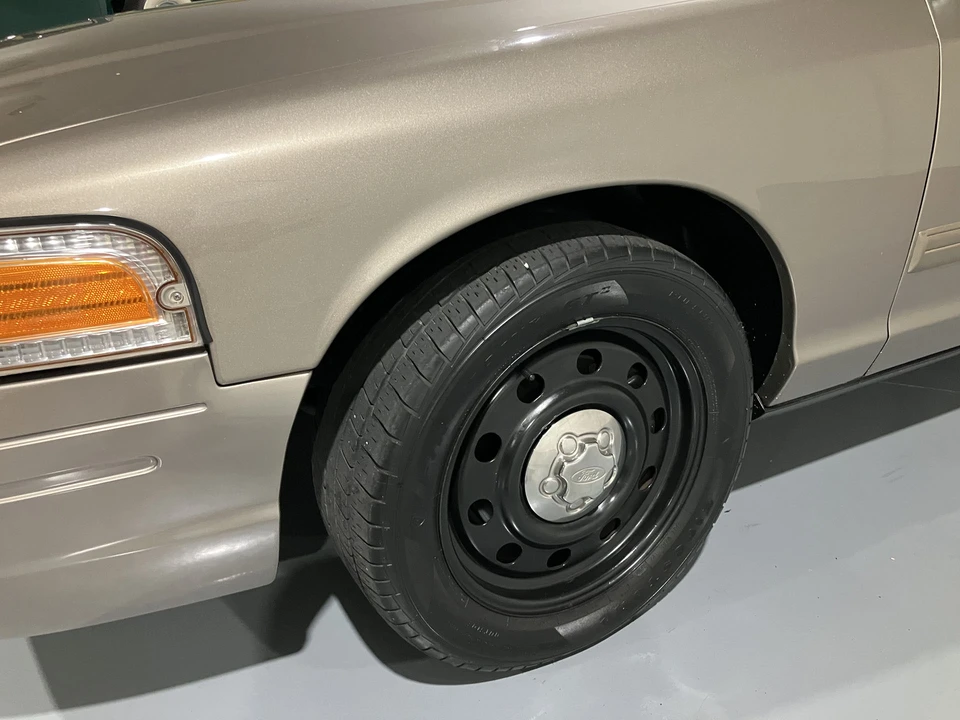 2011 Ford Crown Victoria - Image 15 of 31