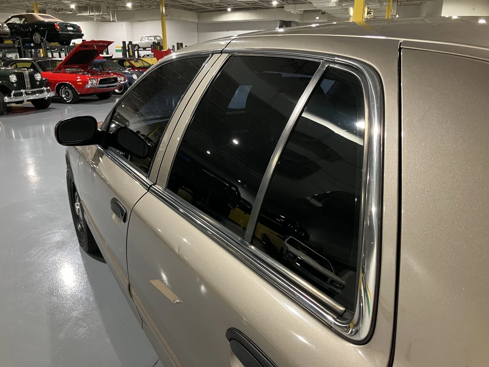 2011 Ford Crown Victoria - Image 23 of 31