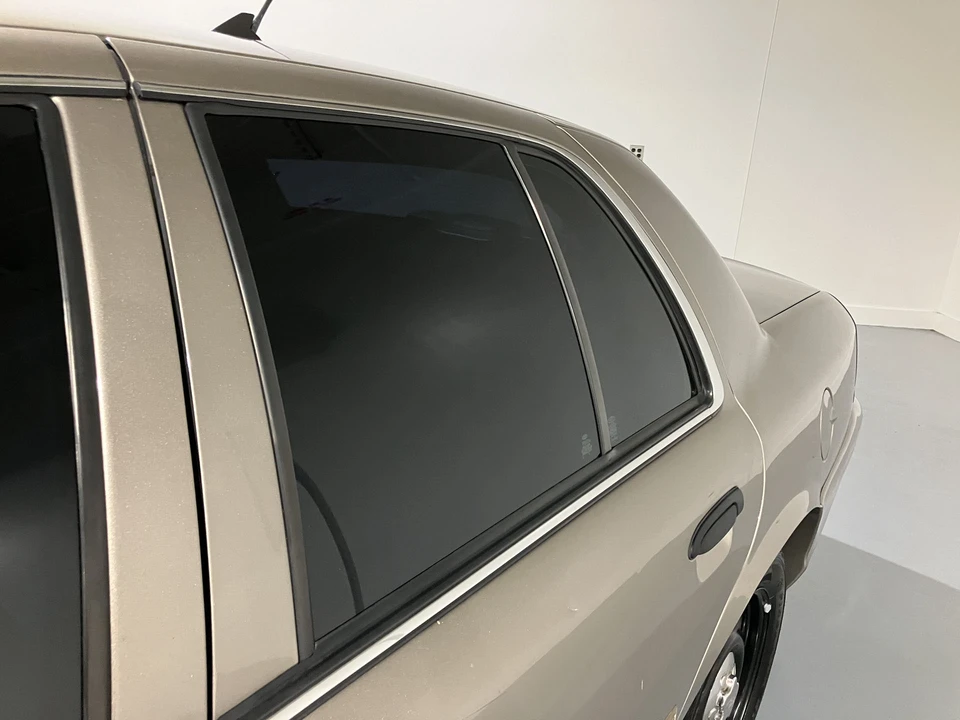 2011 Ford Crown Victoria - Image 25 of 31