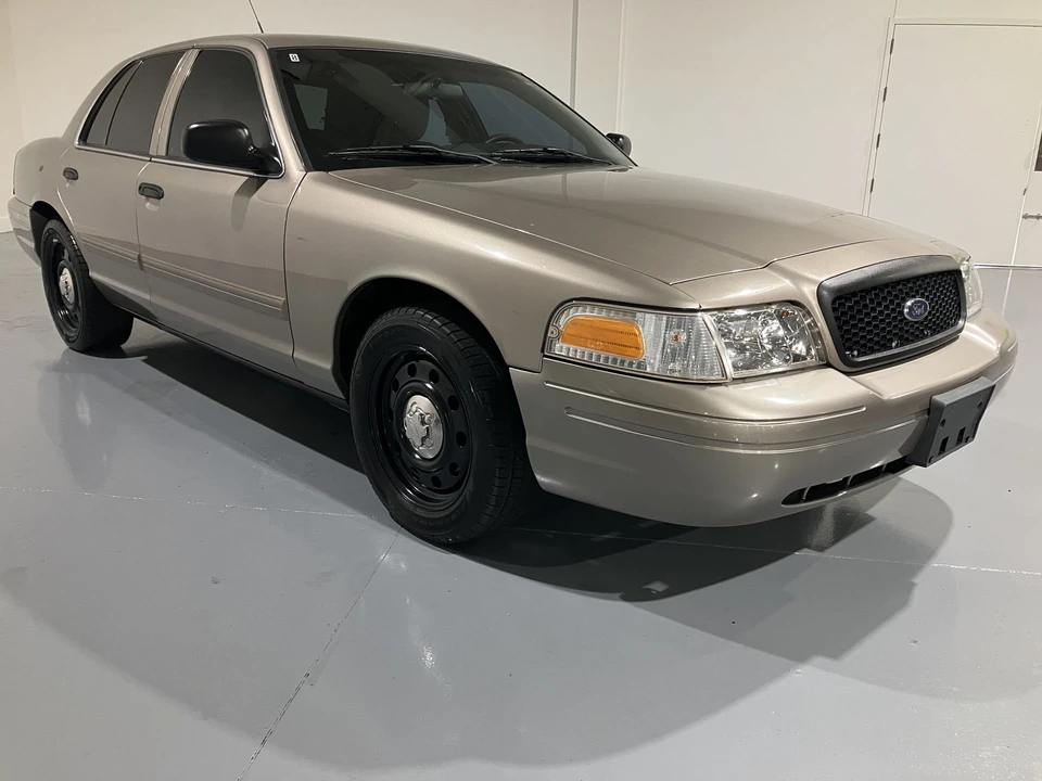 2011 Ford Crown Victoria - Image 3 of 31