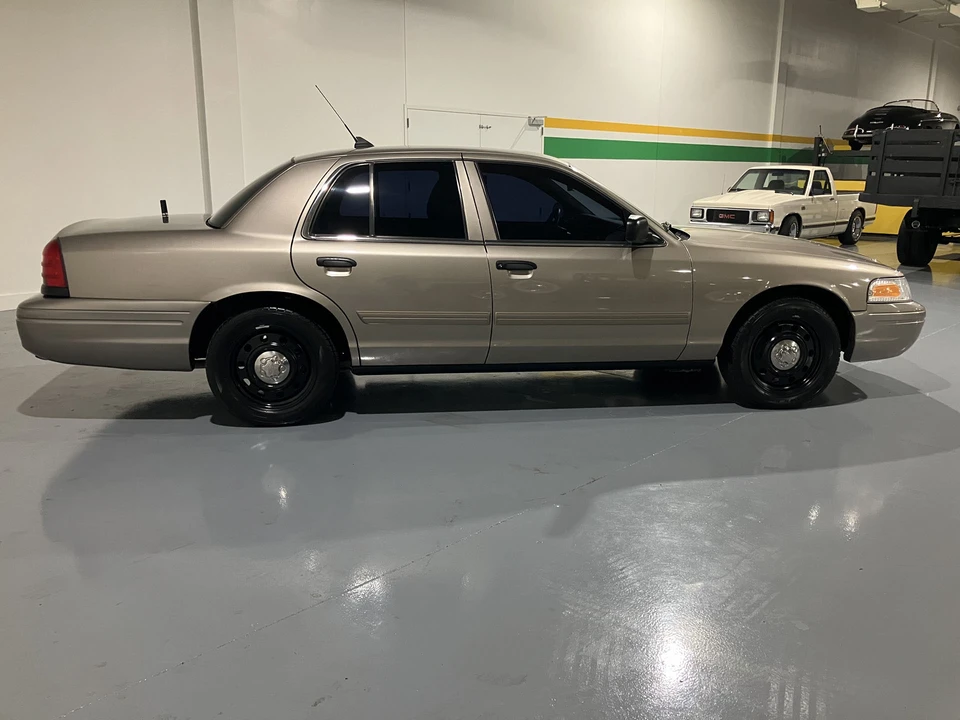 2011 Ford Crown Victoria - Image 4 of 31