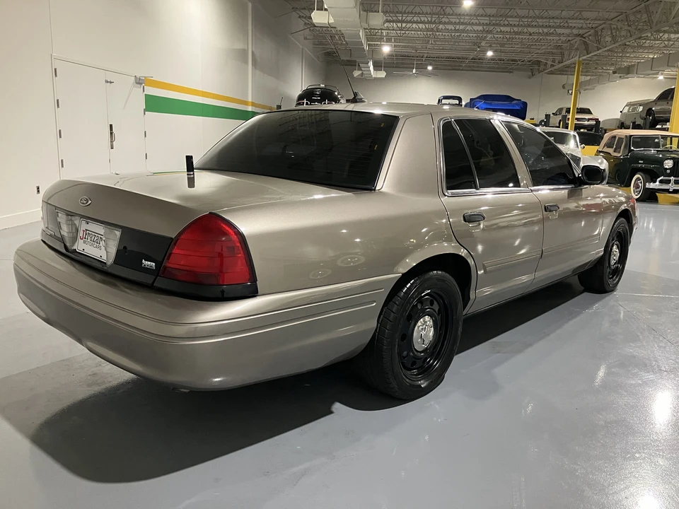 2011 Ford Crown Victoria - Image 5 of 31