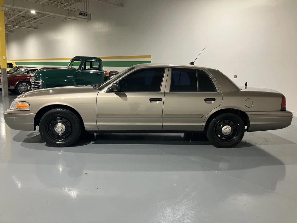 2011 Ford Crown Victoria - Image 8 of 31