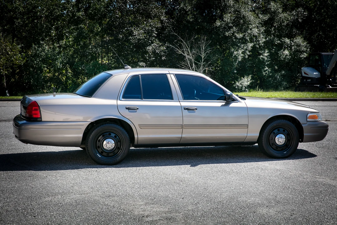 2011 Ford Crown Victoria - Image 11 of 31