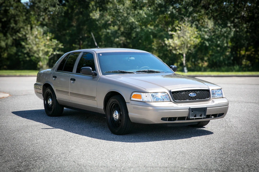 2011 Ford Crown Victoria - Image 2 of 31