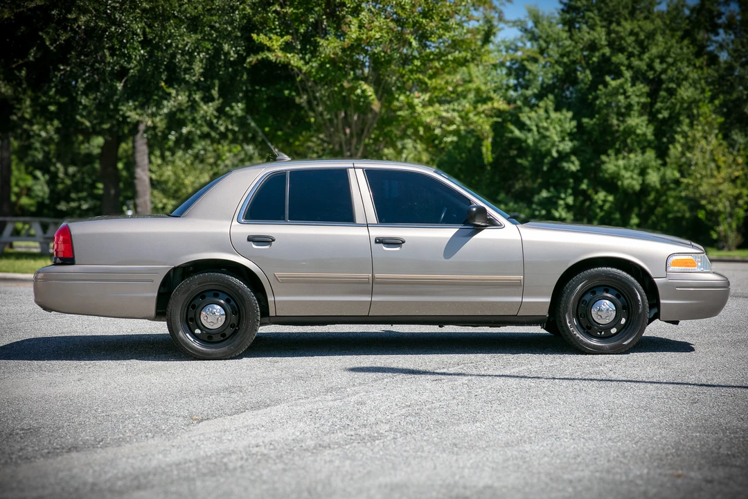 2011 Ford Crown Victoria - Image 9 of 31