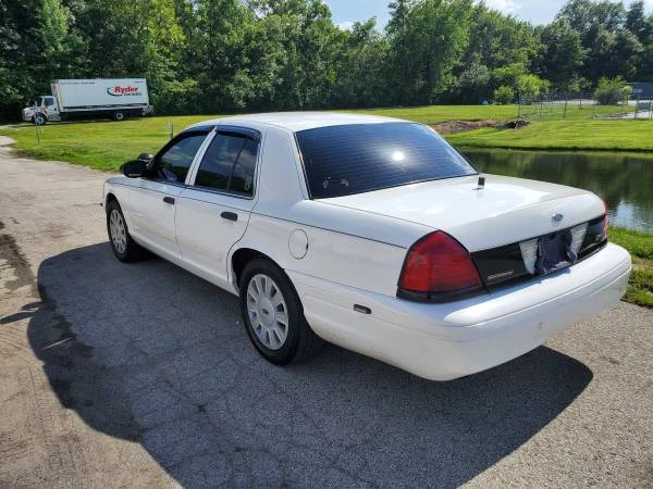 2011 Ford Crown Victoria - Image 2 of 8