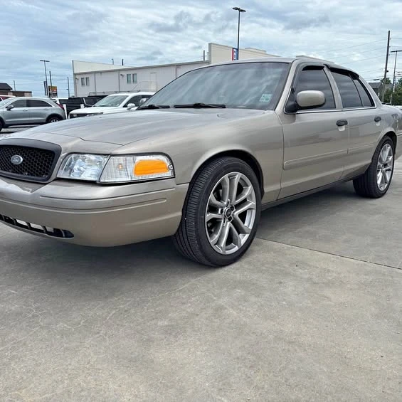 2011 Ford Crown Victoria - Image 1 of 1