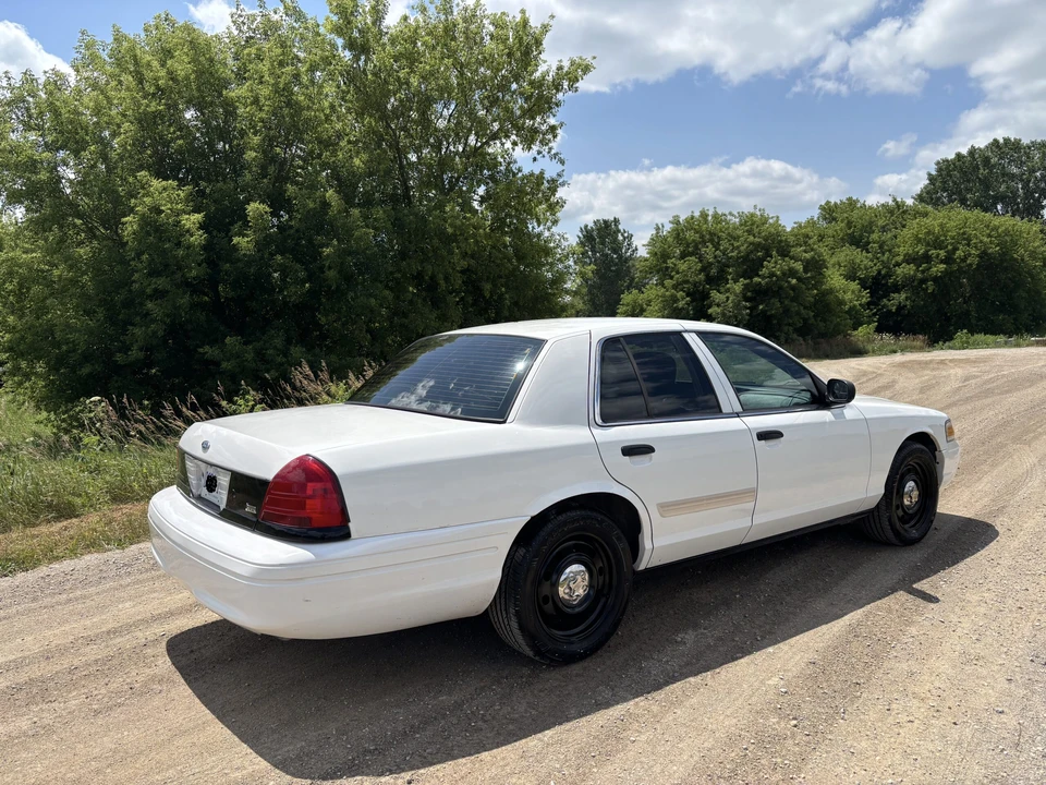 2011 Ford Crown Victoria - Image 5 of 31