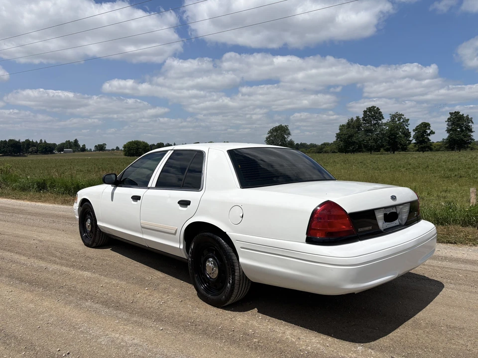 2011 Ford Crown Victoria - Image 3 of 31