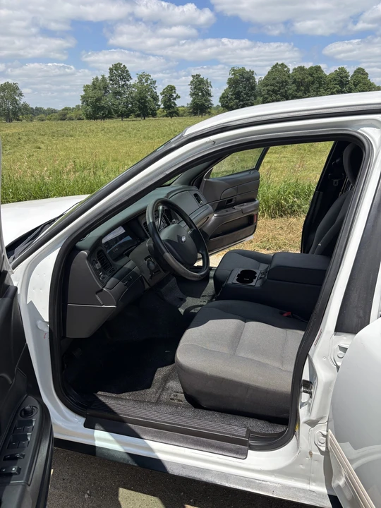 2011 Ford Crown Victoria - Image 28 of 31