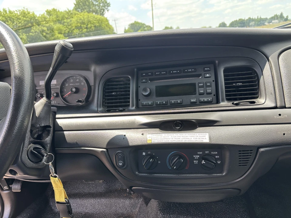 2011 Ford Crown Victoria - Image 22 of 31