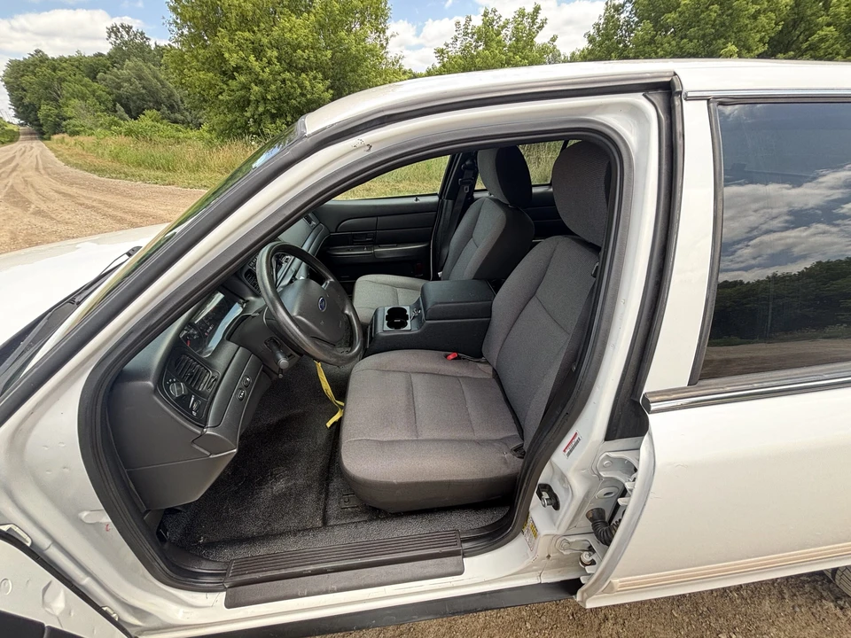 2011 Ford Crown Victoria - Image 12 of 31