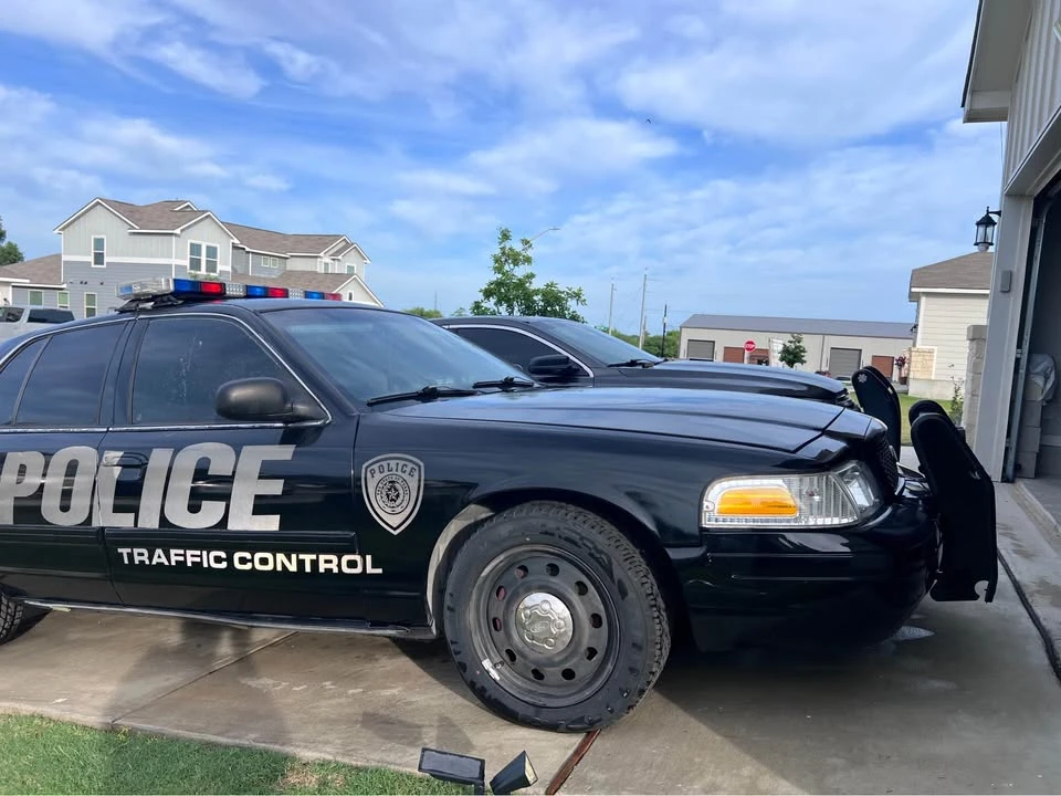 2011 Ford Crown Victoria - Image 3 of 10