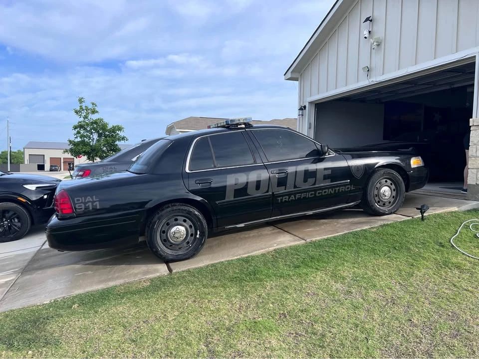 2011 Ford Crown Victoria - Image 2 of 10