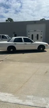 2011 Ford Crown Victoria - Image 2 of 8