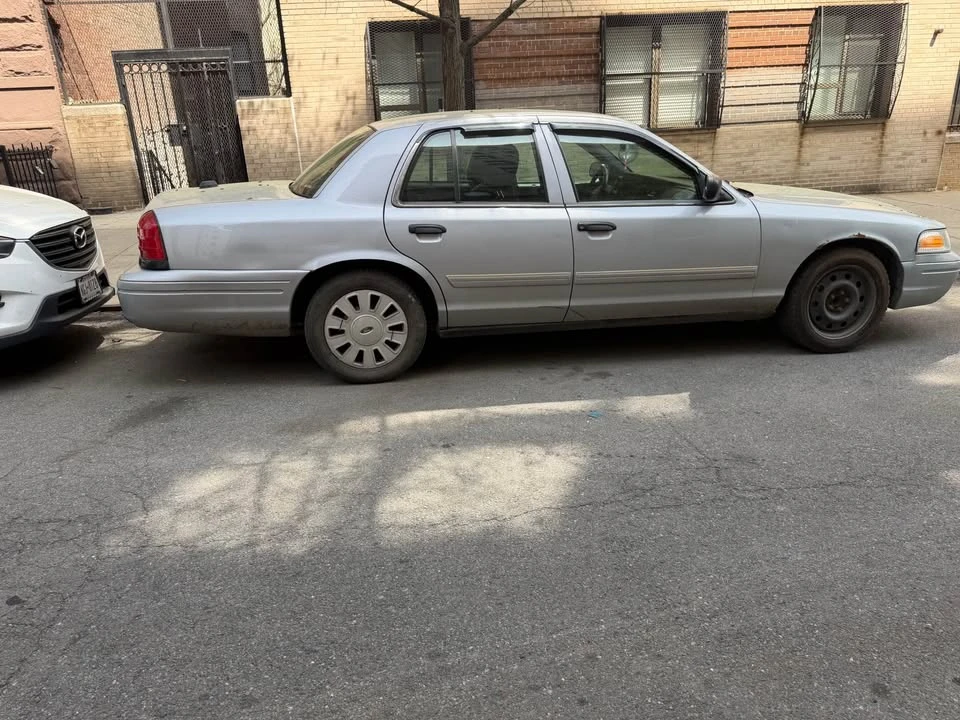 2011 Ford Crown Victoria - Image 2 of 5