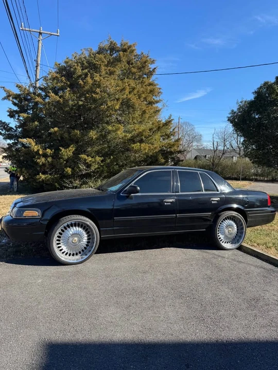 2011 Ford Crown Victoria - Image 9 of 9
