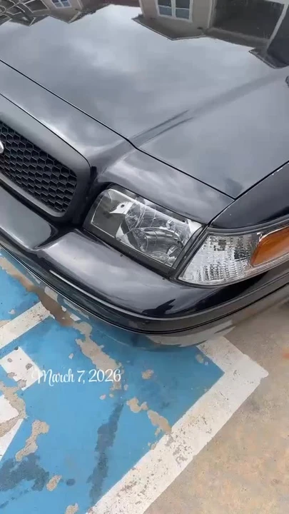 2011 Ford Crown Victoria - Image 3 of 3