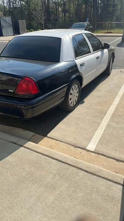 2011 Ford Crown Victoria - Image 2 of 3