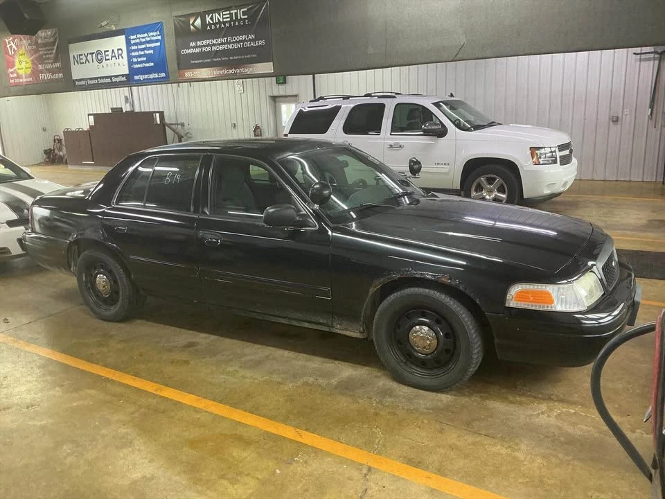 2011 Ford Crown Victoria - Image 2 of 7