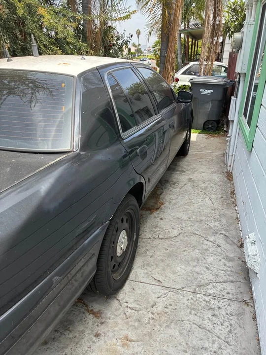 2011 Ford Crown Victoria - Image 2 of 12