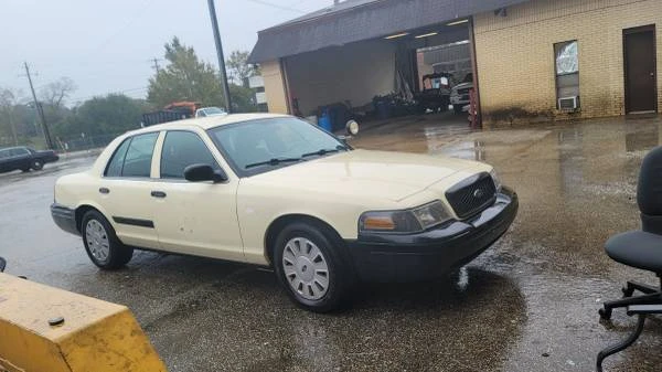 2011 Ford Crown Victoria - Image 2 of 3