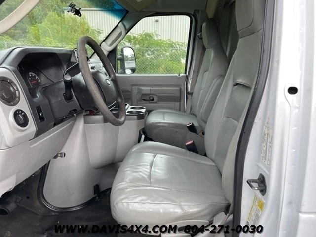 2011 Ford Econoline Van - Image 19 of 31