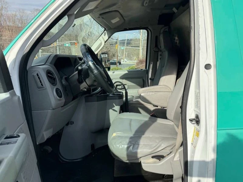 2011 Ford Econoline Van - Image 9 of 12