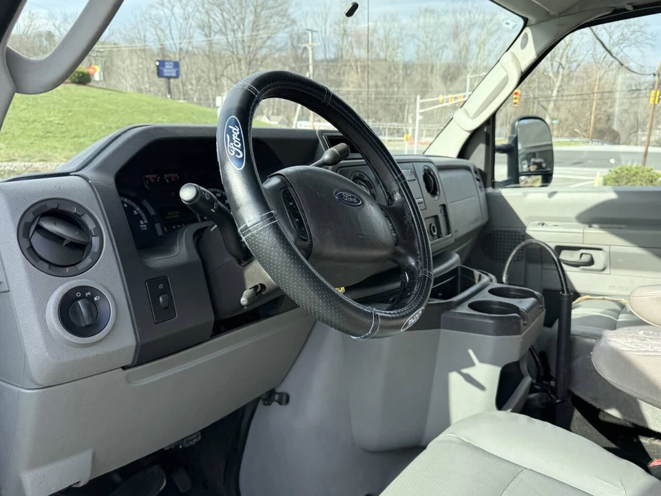 2011 Ford Econoline Van - Image 15 of 18