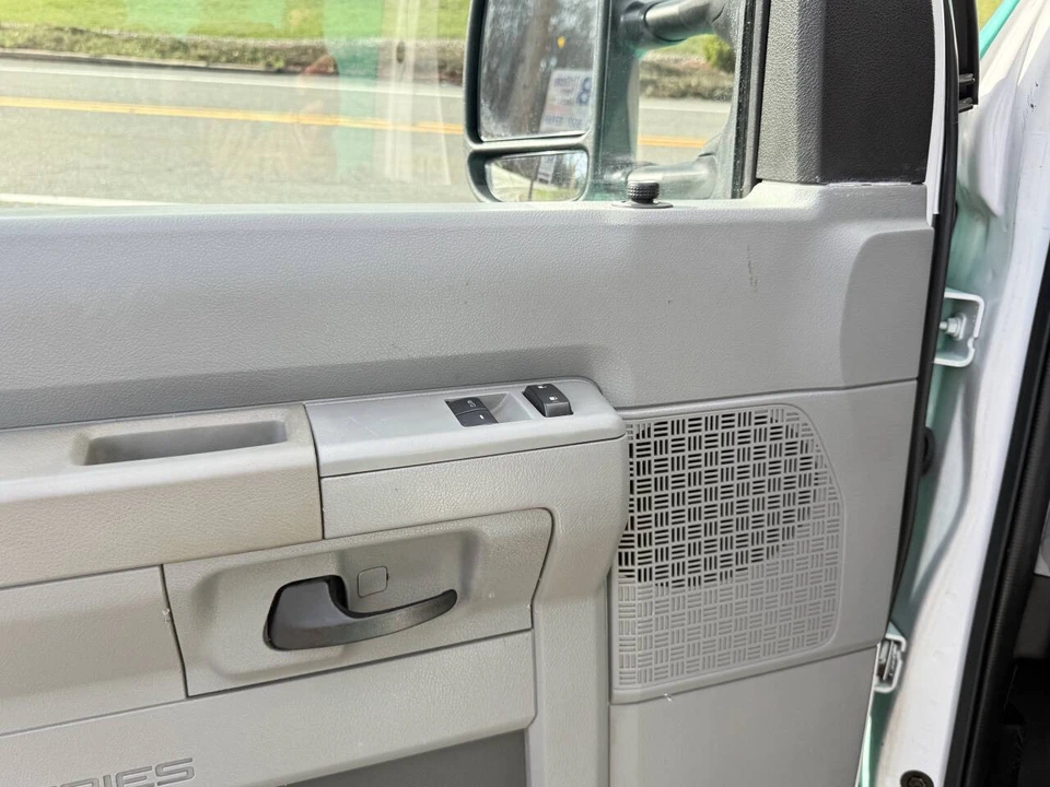 2011 Ford Econoline Van - Image 15 of 17