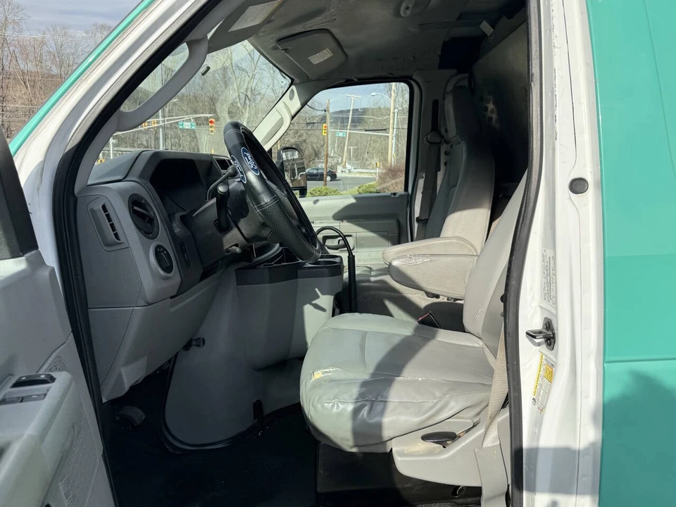 2011 Ford Econoline Van - Image 9 of 17