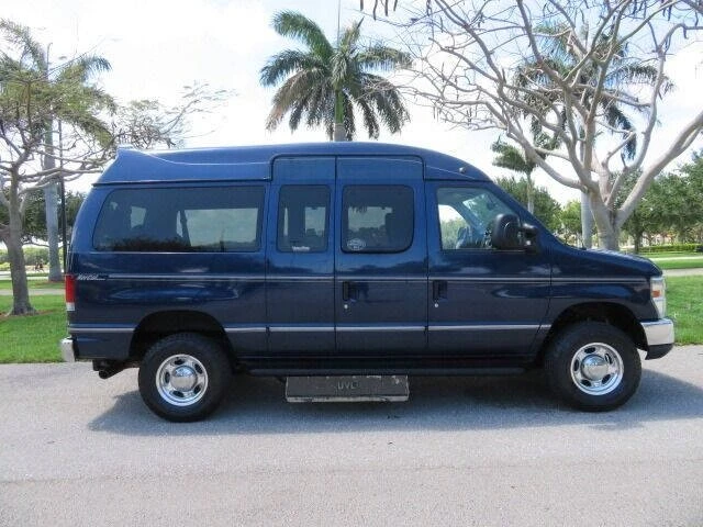2011 Ford Econoline Van - Image 11 of 12