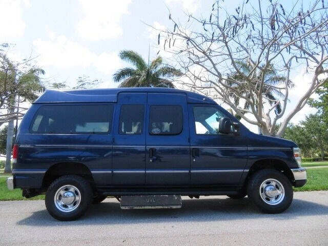 2011 Ford Econoline Van - Image 9 of 12