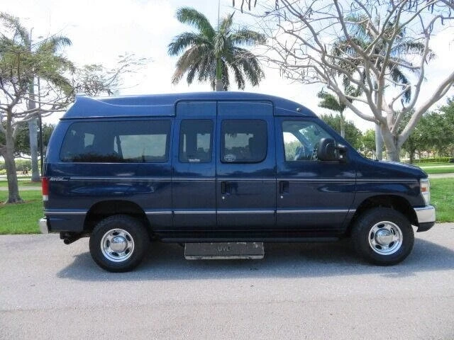 2011 Ford Econoline Van - Image 11 of 12