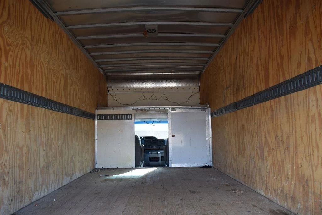 2011 Ford Econoline Van - Image 18 of 27