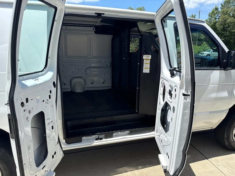 2011 Ford Econoline Van - Image 10 of 16