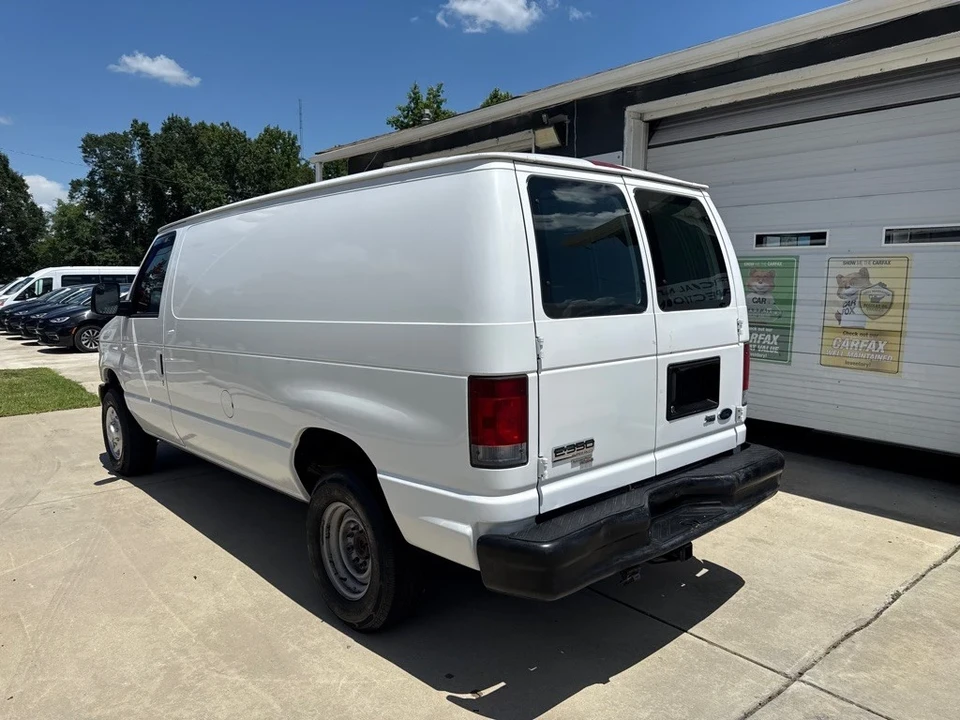 2011 Ford Econoline Van - Image 2 of 16