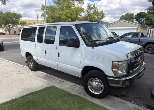 2011 Ford E-350 Super Duty Wagon