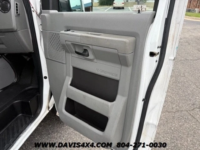 2011 Ford Econoline Van - Image 10 of 12