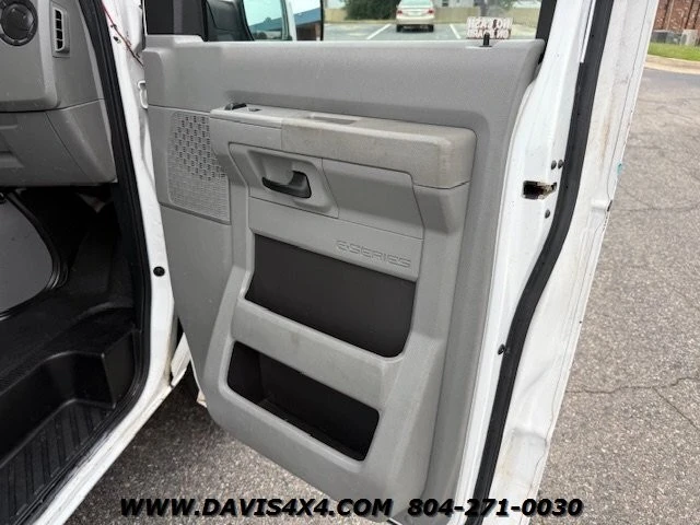 2011 Ford Econoline Van - Image 10 of 12