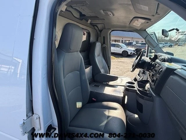 2011 Ford Econoline Van - Image 17 of 28